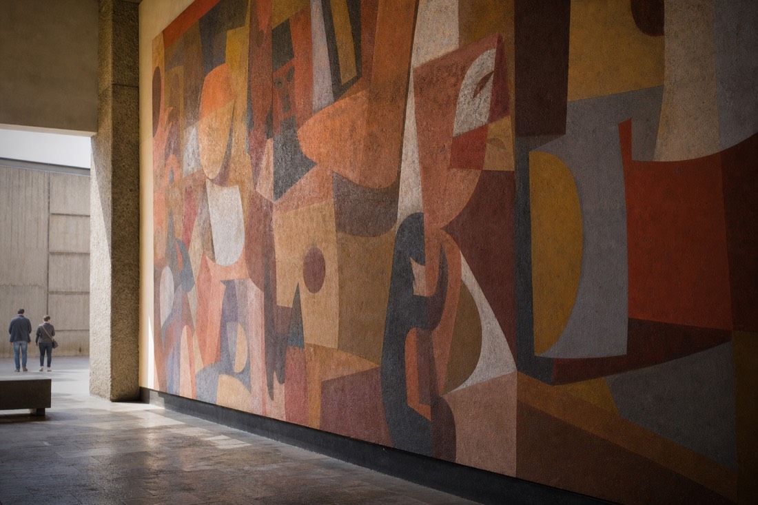 Top-lit contemporary art gallery inside the Museo Tamayo in Chapultepec